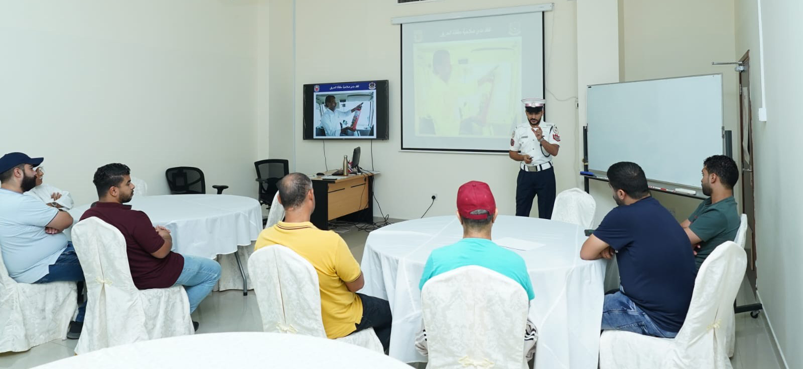 المرور :  محاضرات توعوية لسائقي نقل الطلبة وتؤكد أهمية عدم التعاقد مع غير المرخصين<